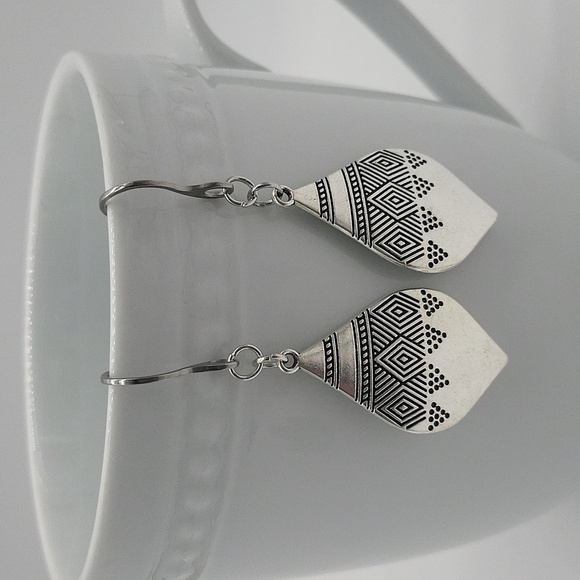1863- Handmade Geometric Dangle Earrings NWT - Picture 1 of 7